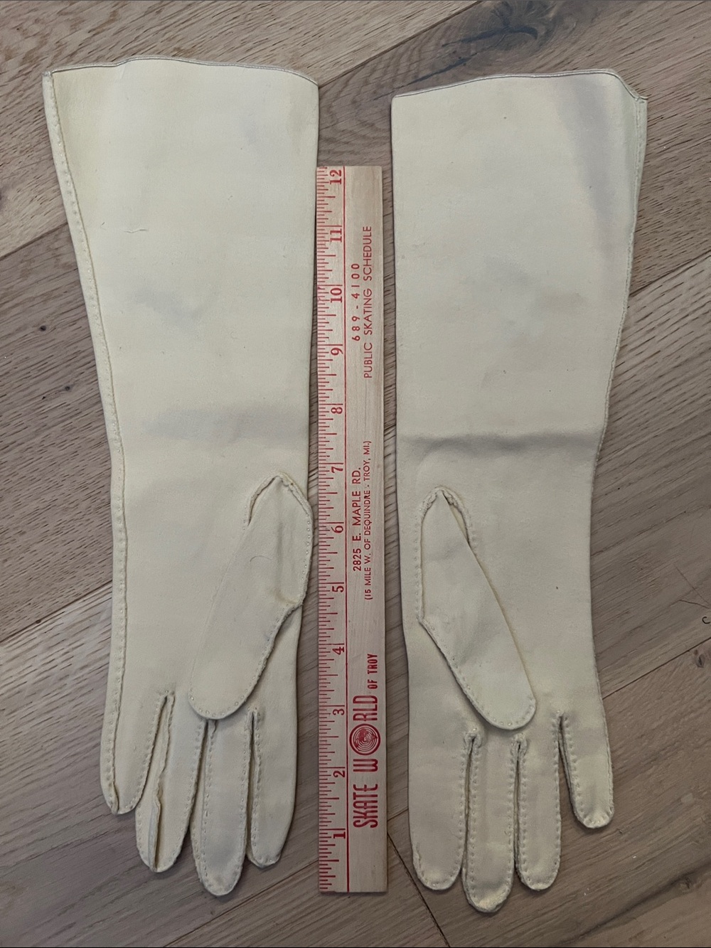 Wear Right Cream Gloves with Labelled Tag - Picture 3 of 10